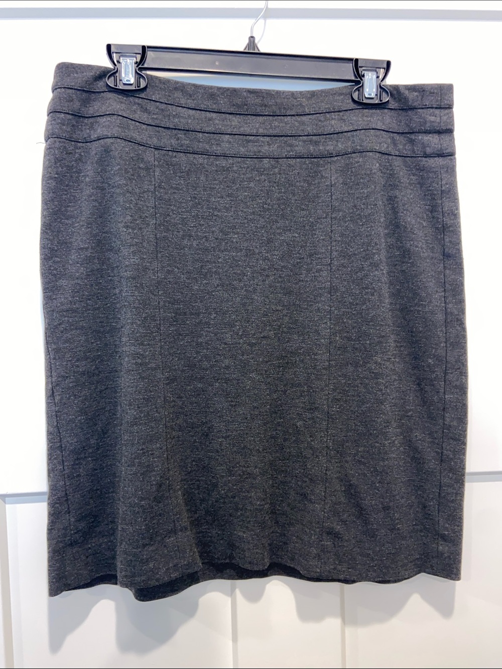 Sz 12 CAbi Classic Charcoal Knit Pencil Skirt - Versatile Women's Workwear